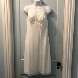 Vintage Barbizon full slip size 14 Crepe Remarque